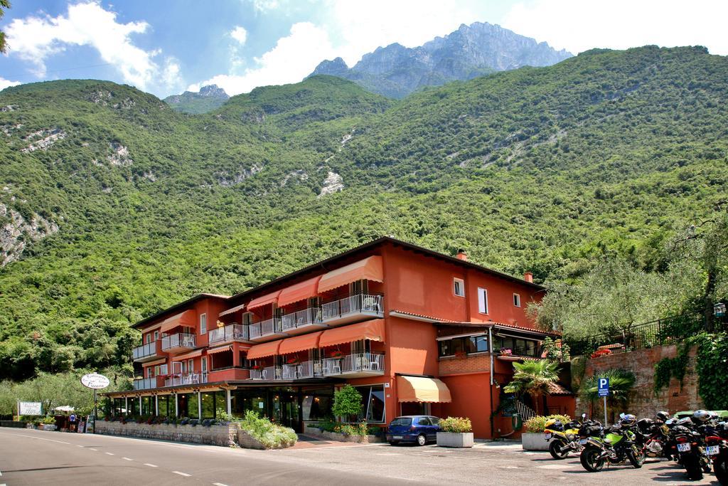 Hotel Baitone - Nature Village Malcesine Kültér fotó